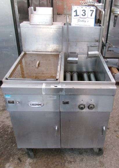 COMMERCIAL DEEP FRYER