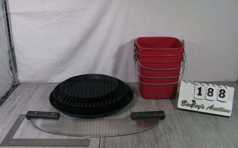 LOT: MISC KITCHEN ITEMS