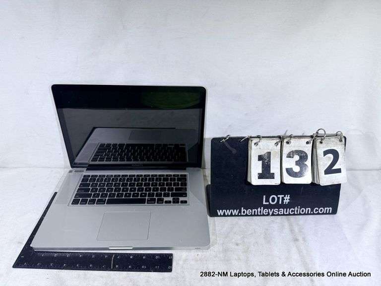 APPLE MAC BOOK PRO - NO CORD