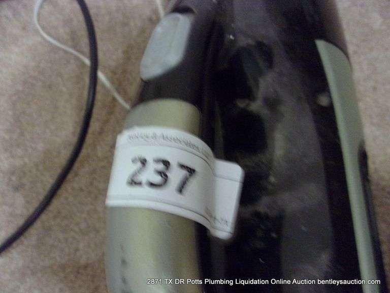 BLACK & DECKER CORDLESS VACUUM