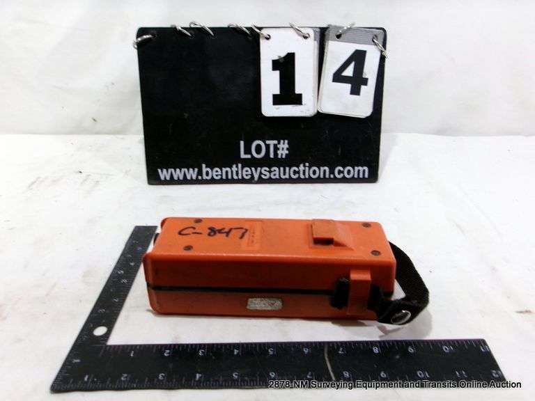 WILD HEERBRUGG LEICA GEB70 12VOLT RECHARGEABLE BATTERY