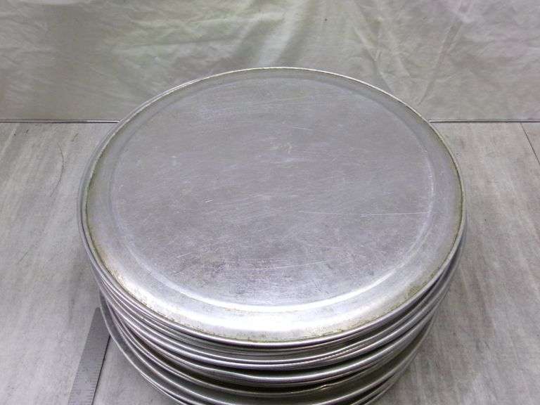 STACK OF PIZZA PANS, 34 QTY