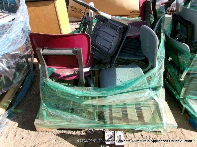 PALLET: STUDENT DESK CHAIRS