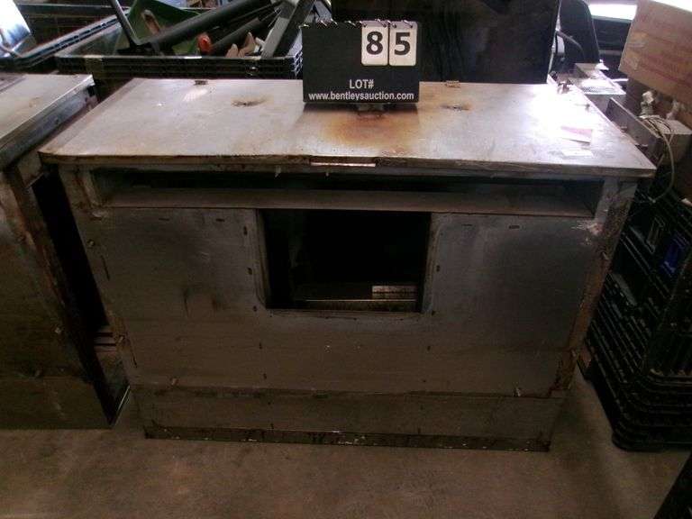 INDUSTRIAL KITCHEN PIZZA OVEN