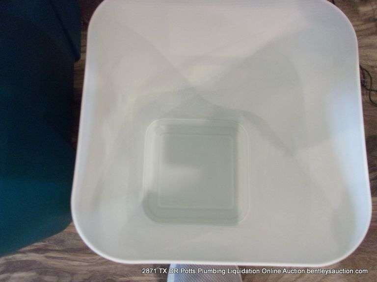 WHITE FLIP TOP CONTAINER