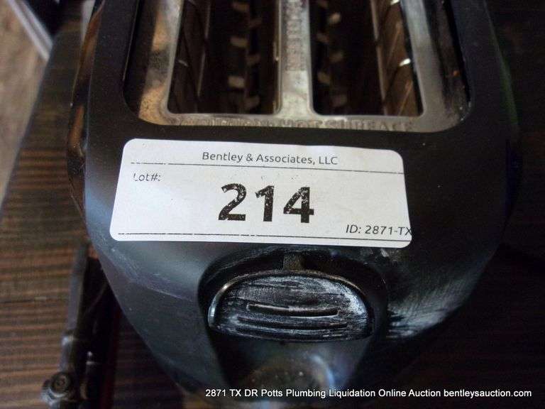 LOT; WALMART TOASTER, CHERRY PITTER, 3 CAN VACUUM-INSULATED CAN HOLDER, RIFLE SPATULA