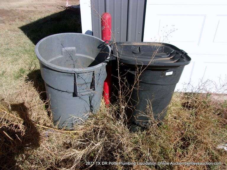 LOT: (2) TRASHCANS