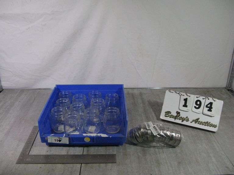 SMALL TOTE: (11) PEPPER SHAKERS - CONTENTS ONLY