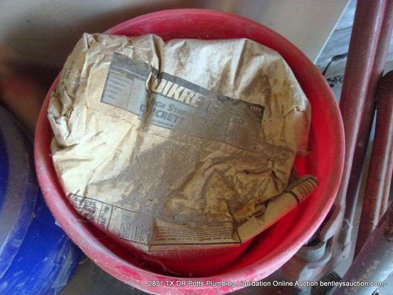 5 GALLON BUCKET & QUICKRETE