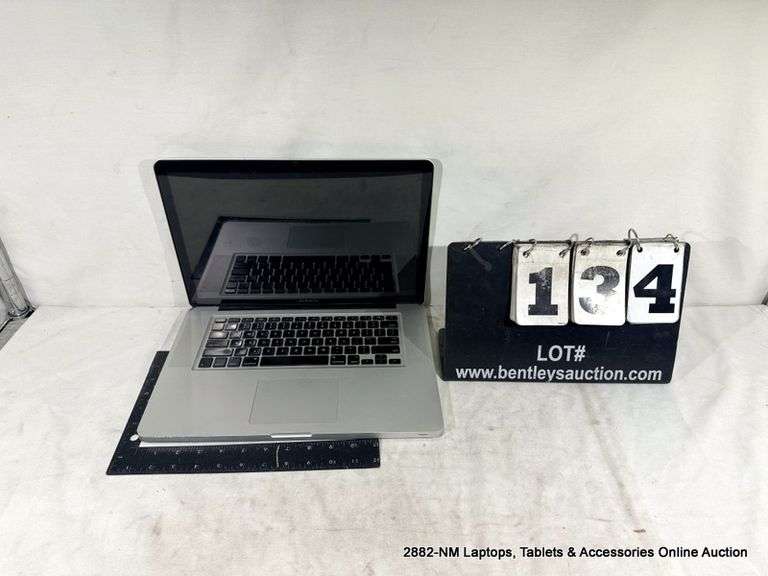 APPLE MAC BOOK PRO - NO CORD