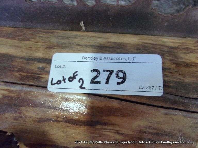 COAT RACK MADE FROM LOG, RAILROAD SPIKES, MOUNTAIN AND WILDLIFE DÉCOR AND HORSESHOE RACK