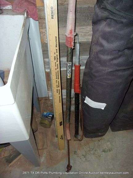 LOT: HARD HAT, YARD STICK, LEVEL, CLOSET AUGERS, KNIFE, TIRE PRESSURE GAUGE