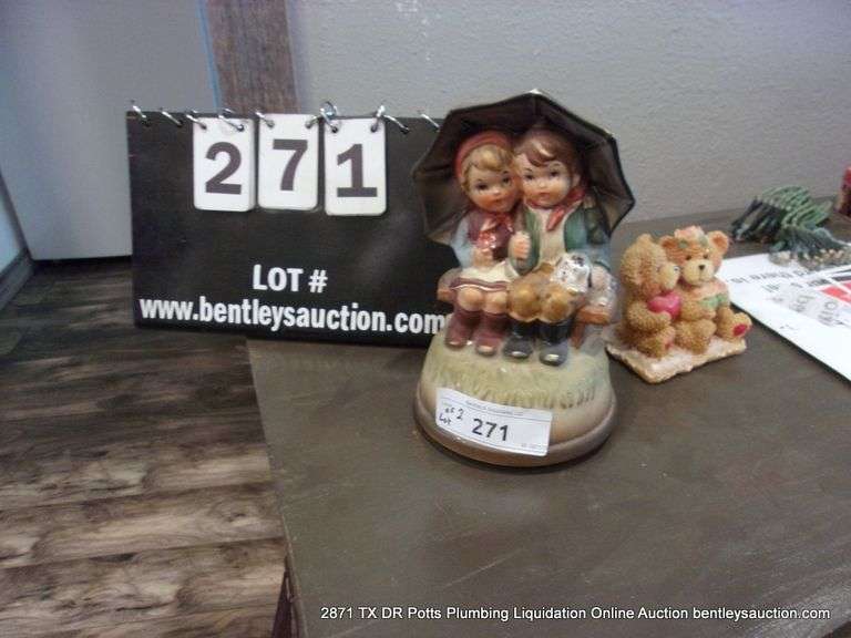 LOT (2): BOY AND GIRL UMBRELLA MUSICBOX, BEARS FIGURINE