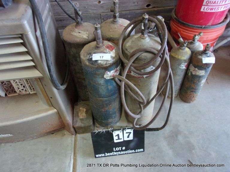 LOT: (4) ACETYLENE BOTTLES - 1 WITH TORCH TURBO TORCH
