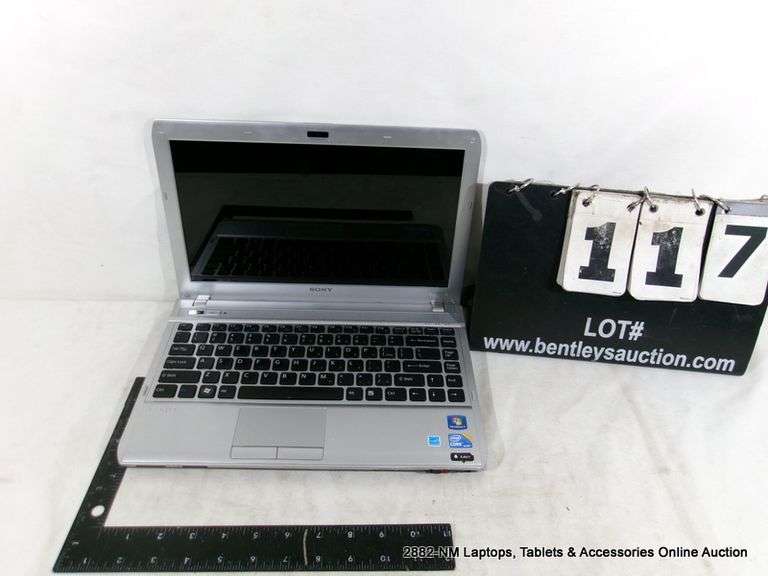 SONY VAIO WINDOW 7 INTEL CORE I5 - TOP RIGHT CORNER BROKEN