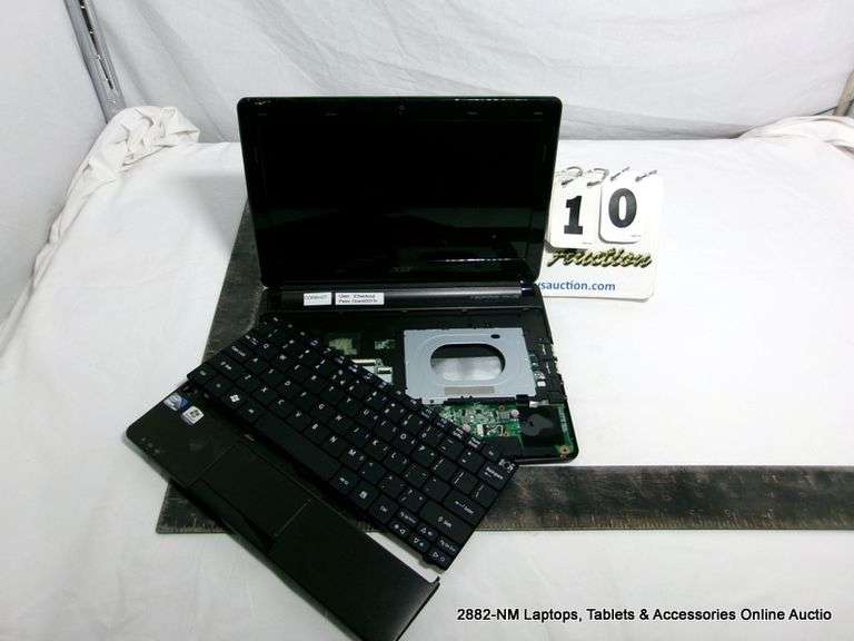 ACER ASPIRE ONE INTEL ATOM WINDOWS 7 STARTER - NO POWER CORD, BROKEN KEYBOARD
