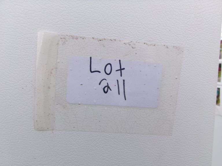 WHITE TOP FREEZER REFRIGERATOR