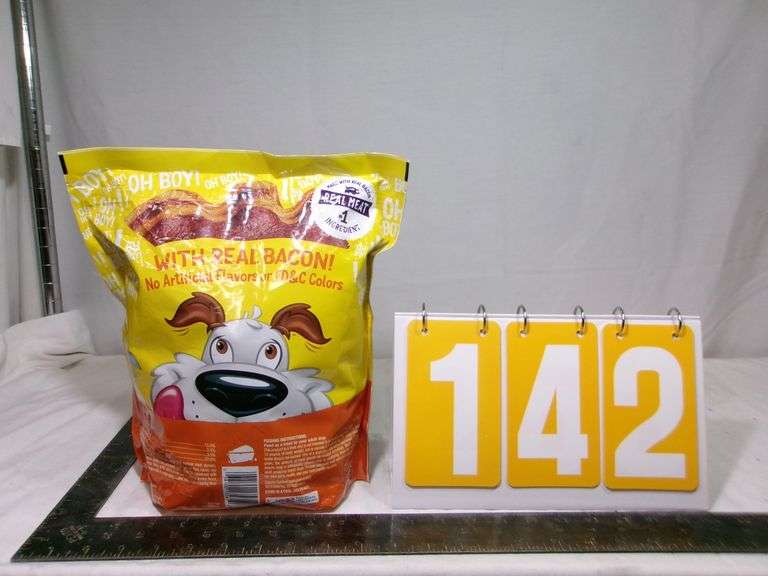 BEGGIN DOG TREAT W/ BACON AND CHEESE FLAVOR