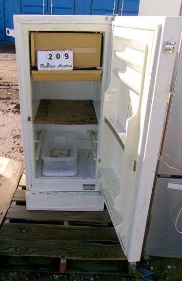 GE UPRIGHT FREEZER