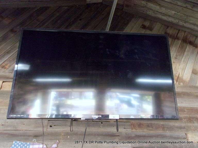 MAGNAVOX LED TV & WALL HANGER