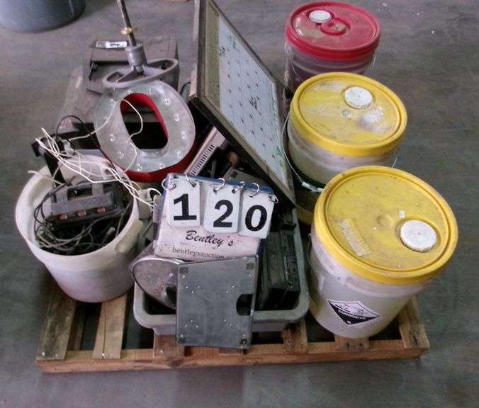 PALLET; MISC. RESTAURANT ITEMS