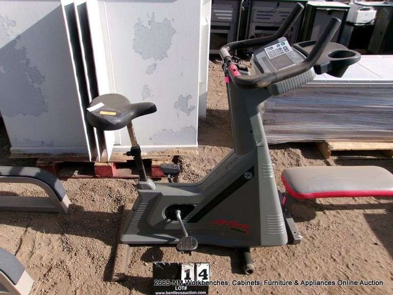 LIFE FITNESS 9500HR RECUMBENT BIKE