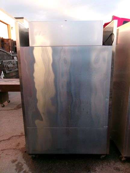 TRUE DOUBLE DOOR COMMERCIAL REFRIGERATOR