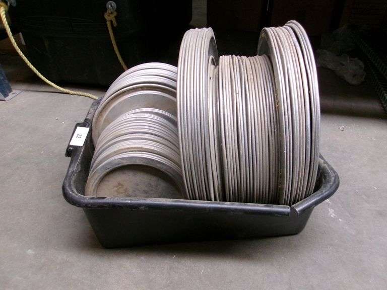 BLACK TOTE W/ PIZZA PANS