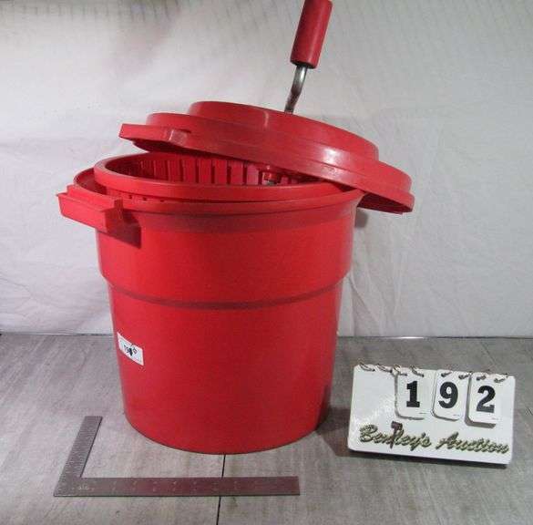 RED CHEF MASTER SALAD SPINNER