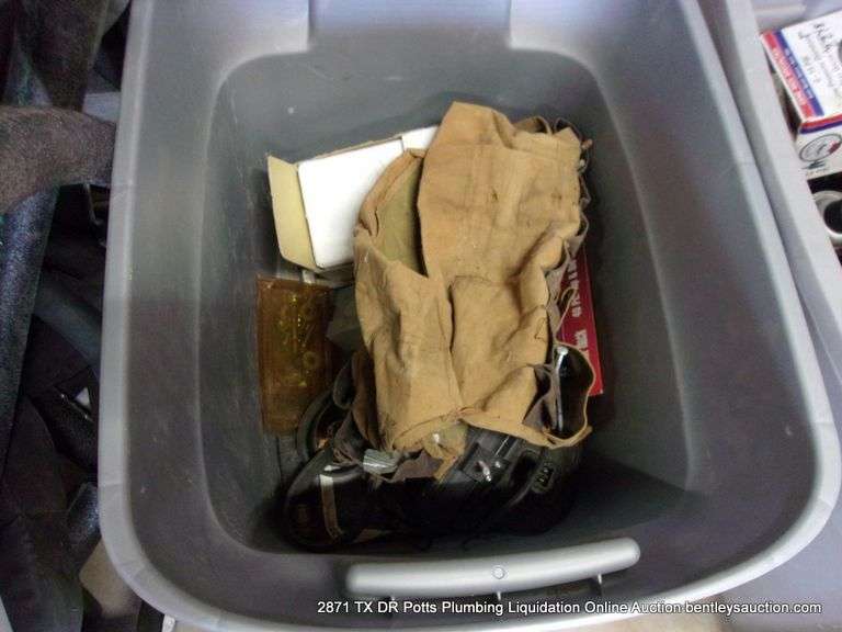 PLASTIC CONTAINER: TOOLS, GAS GAUGE, BATTERY, ETC