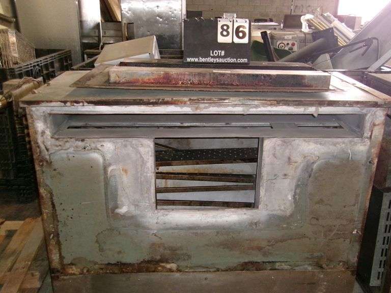 INDUSTRIAL KITCHEN PIZZA OVEN