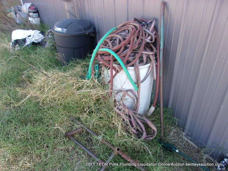 LOT: TRASHCAN, HOSES, SPRINKLER, BUCKETS, FLOWER POTS