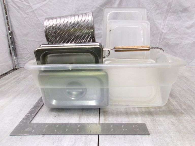 SMALL PLASTIC BIN, ASSORTED KITCHEN LIDS