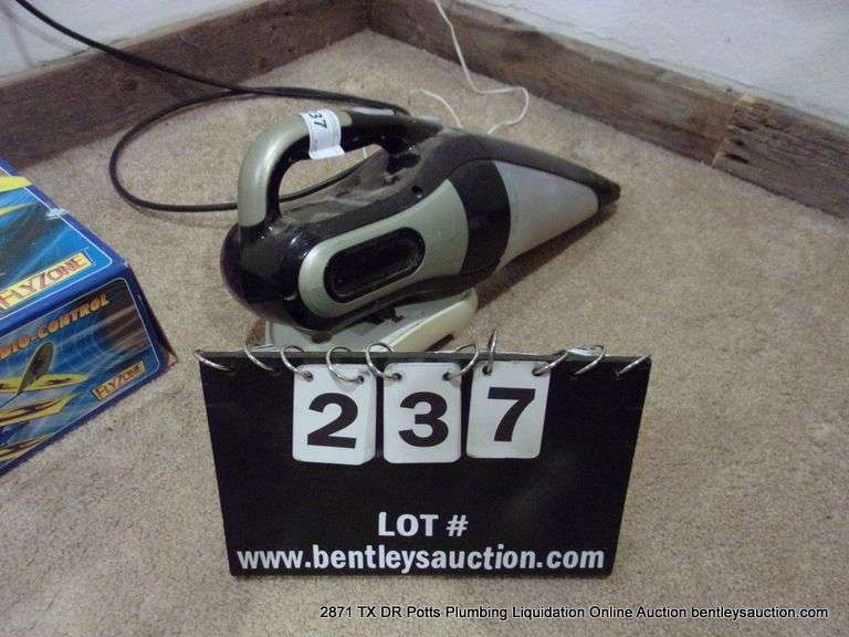 BLACK & DECKER CORDLESS VACUUM