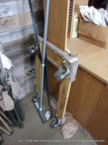 LOT: 4-WHEEL DOLLY PUSH RODS, RUBBER BROOM