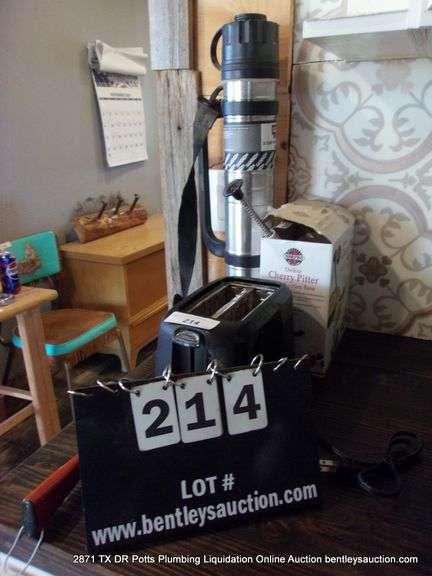 LOT; WALMART TOASTER, CHERRY PITTER, 3 CAN VACUUM-INSULATED CAN HOLDER, RIFLE SPATULA