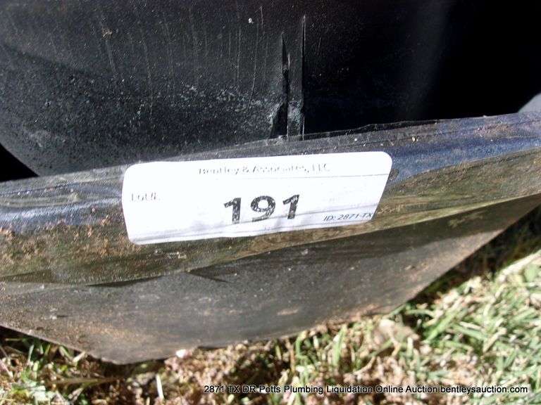 LOT: FLOWER POTS & FLOWER POT HANGERS