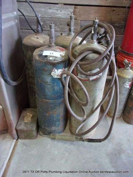 LOT: (4) ACETYLENE BOTTLES - 1 WITH TORCH TURBO TORCH