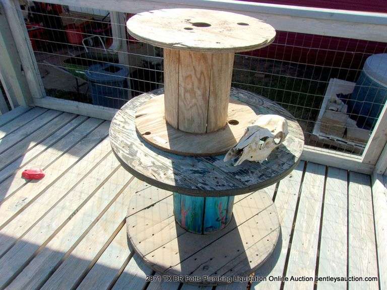 LOT (2): WOOD SPOOLS FOR TABLES AND ANIMAL SKULL