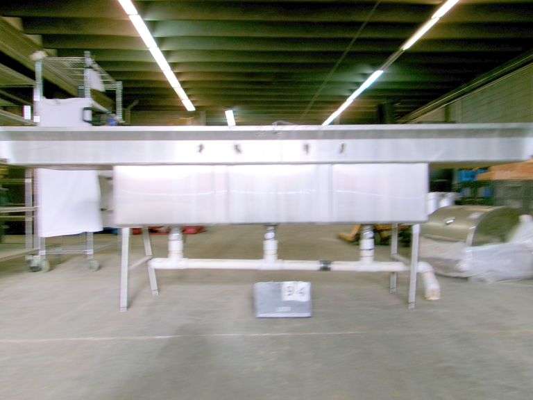 MULTI-COMPARTMENT COMMERCIAL SINK