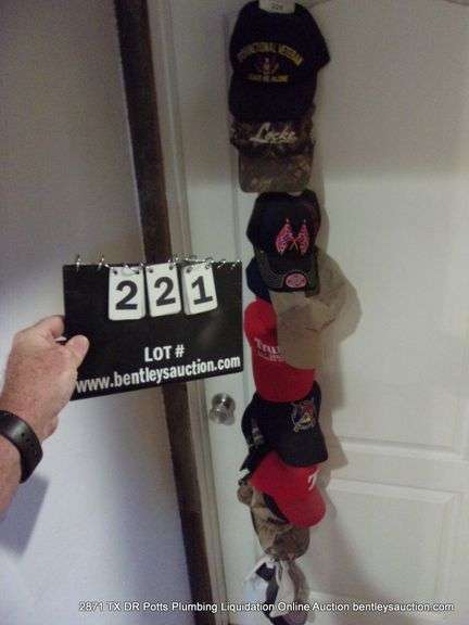 LOT: HAT RACK W/ 15 HATS