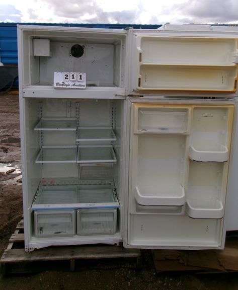 WHITE TOP FREEZER REFRIGERATOR