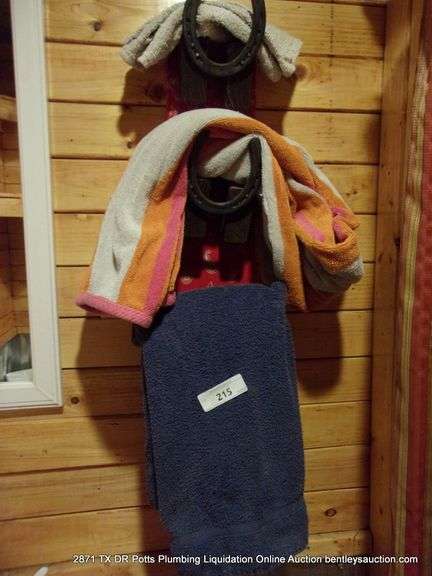 LOT: TOWELS, HAND TOWELS, HORSESHOE TOWL RACK