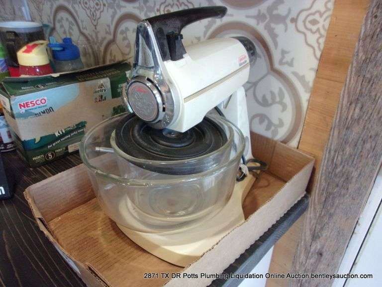 BOX: SUNBEAM MIX MASTER W/ BOWLS