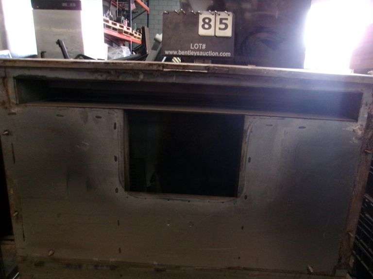 INDUSTRIAL KITCHEN PIZZA OVEN