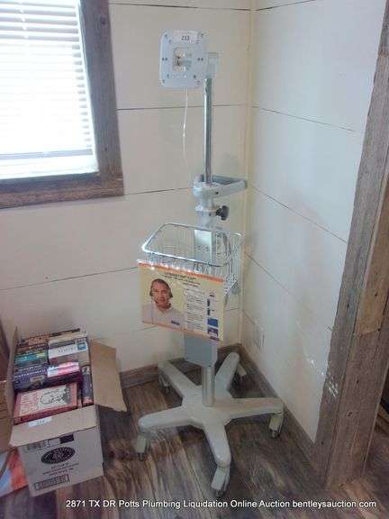 5-LEG ROLLING MEDICAL STAND