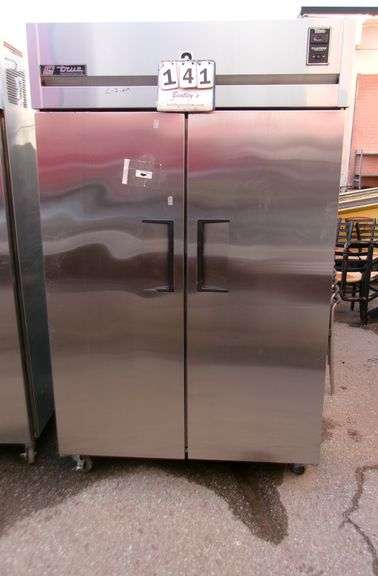 TRUE DOUBLE DOOR COMMERCIAL REFRIGERATOR