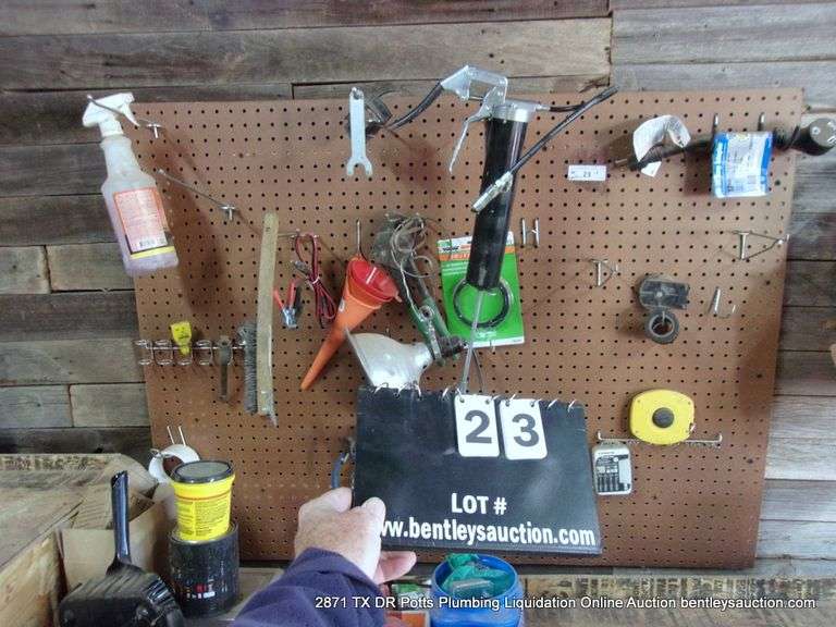 LOT: CONTENTS OF PEGBOARD AND HANGERS
