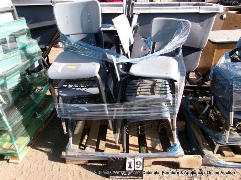 PALLET: STUDENT DESK CHAIRS