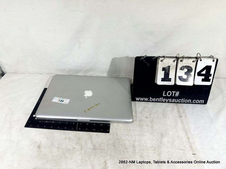 APPLE MAC BOOK PRO - NO CORD